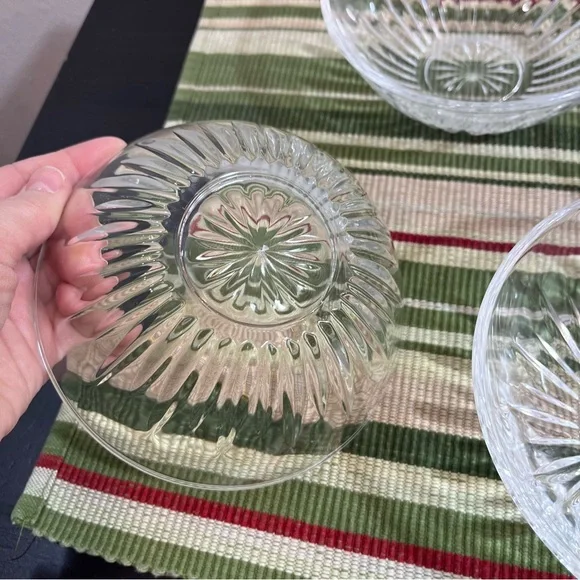 Vintage Cut Glass Dessert Bowls SET of 4- Starburst Pattern - Picture 6 of 15